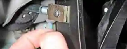 Замена вакуумного усилителя тормозов Лада ларгус Замена вакуумного усилителя тормозов Лада ларгус