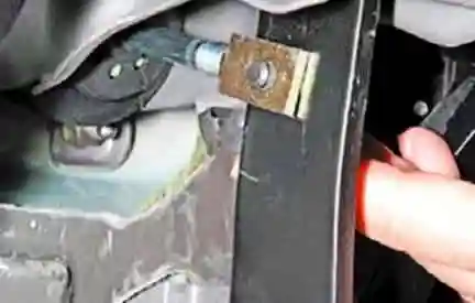 Замена вакуумного усилителя тормозов Лада ларгус Замена вакуумного усилителя тормозов Лада ларгус