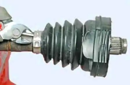 Как заменить чехлы приводных валов колес Лада Ларгус