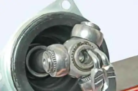 Как заменить чехлы приводных валов колес Лада Ларгус