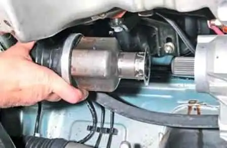 Снятие приводов колес с КПП JH3 автомобиля Лада Ларгус