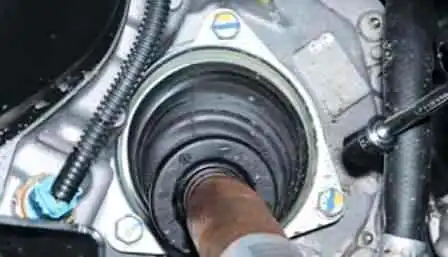 Снятие приводов колес с КПП JH3 автомобиля Лада Ларгус