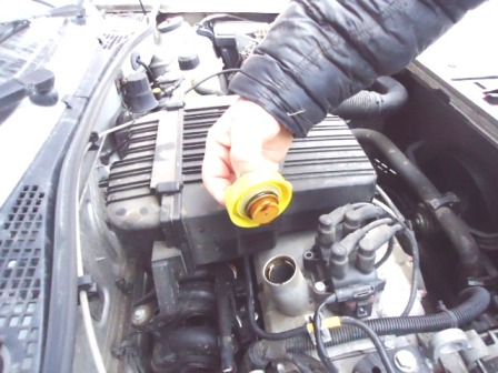 Замена масла и масляного фильтра двигателя К7М автомобиля Лада Ларгус