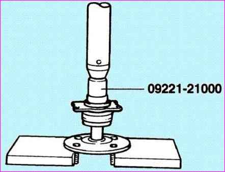 Removal and repair of the hub and trunnion of the rear axle of Kia Magentis and Optima