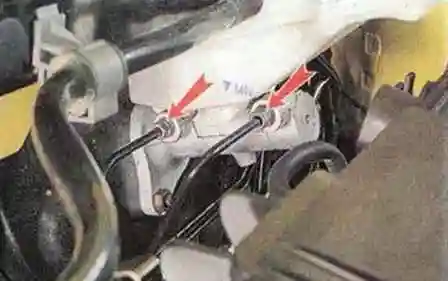 Замена главного цилиндра тормозов на Mazda 3