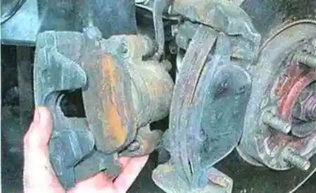 Reemplazo de almohadilla delantera Mazda 3