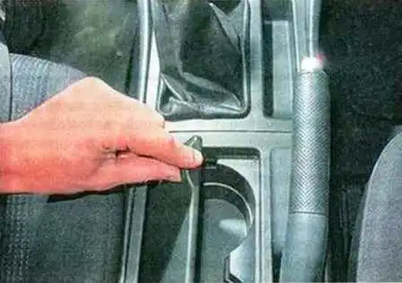 Регулировка ручника Mazda 3