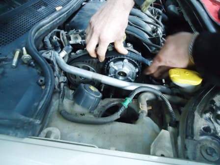 How to replace a 2.0L Renault Megane 2 engine phase regulator