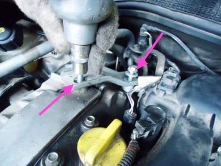 How to replace a 2.0L Renault Megane 2 engine phase regulator