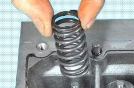 Replacing valve stem seals Renault Megane 2