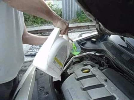 Method for replacing Renault Megan 2 coolant