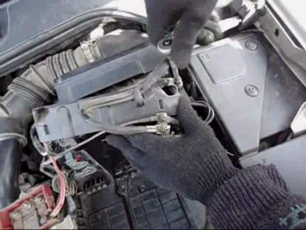 How to remove the electronic control unit of a Renault Megan-2