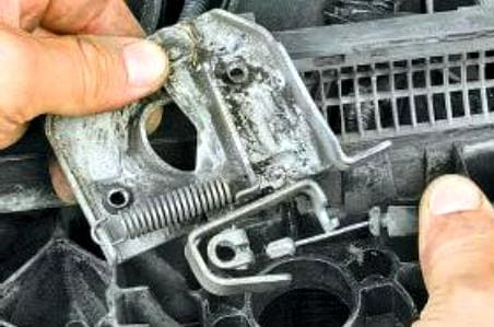 Extracción y sustitución de piezas de capota Renault Megane 2