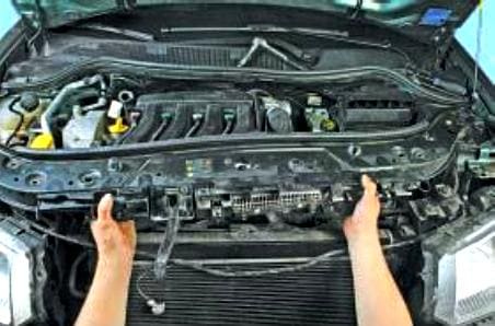 Entfernen und Ersetzen von Teilen der Motorhaube Renault Megan 2