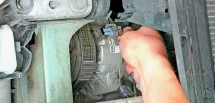 Extracción y reparación del accionamiento del compresor de aire acondicionado Renault Megane 2