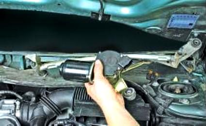 Replacing the wiper mechanism Renault Megane 2