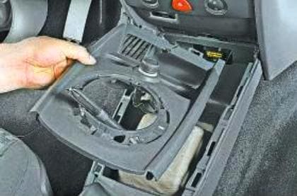 Replacing the center console Renault Megane 2