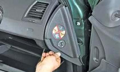 Replacing the cabin ventilation filter Renault Megane 2