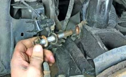 Replacing the front shock strut Renault Megan 2