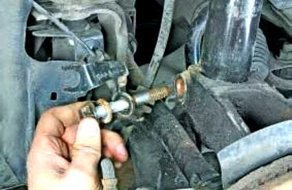 Replacing steering knuckle Renault Megan 2
