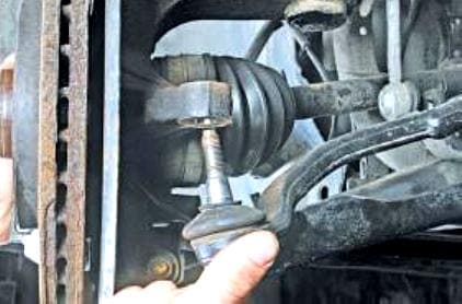 Replacing steering knuckle Renault Megan 2