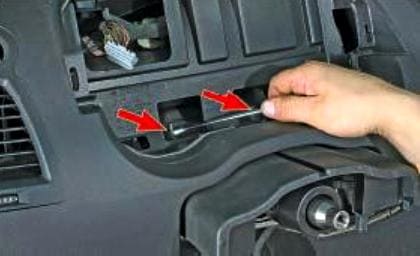 Replacing the steering column Renault Megane 2