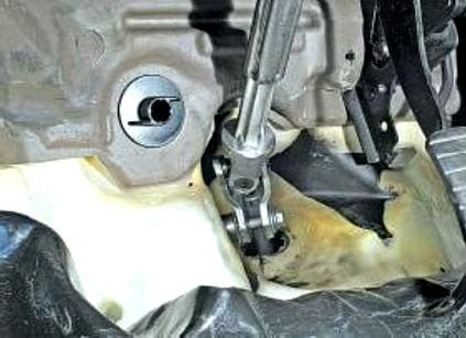 How to remove the Renault Megane 2 steering gear and rods