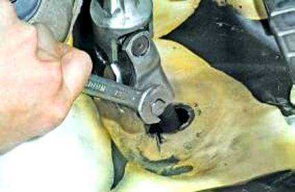 How to remove the Renault Megan 2 steering gear and rods