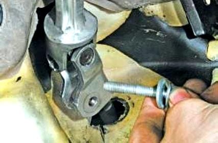 How to remove the Renault Megan 2 steering gear and rods