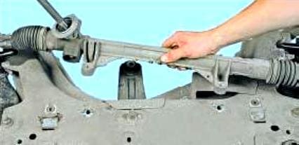 Cómo quitar el mecanismo de dirección y las varillas de Renault Megane 2