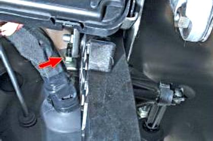 Replacing the clutch pedal Renault Megane 2