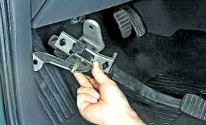 Replacing the clutch pedal Renault Megan 2