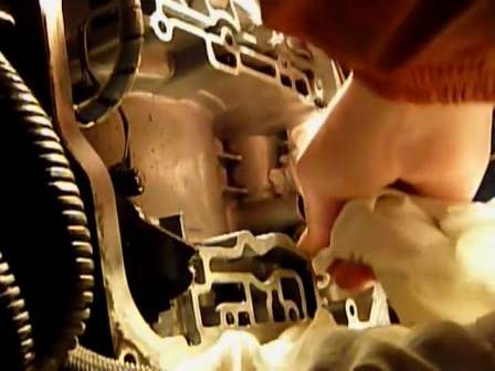 Removing and installing hydraulic distributor for automatic transmission Renault Megane 2