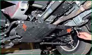 Как снять защиту картера и брызговик двигателя Нива Шевролет