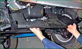 Cómo quitar la protección del cárter y guardabarros del motor Niva Chevrolet