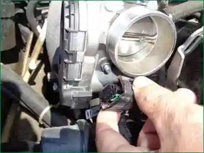 Як зняти та встановити дросельний вузол з електроприводом автомобіля Нива Шевроле Як зняти та встановити дросельний вузол з електроприводом автомобіля Нива Шевроле