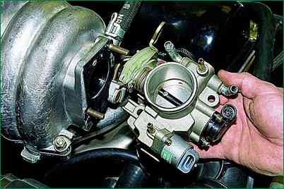 Removing and installing Niva Chevrolet throttle assembly