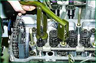 Demontage und Montage des Niva Chevrolet-Zylinderkopfs