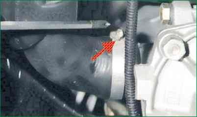 How to replace a Chevrolet Niva engine coolant pump