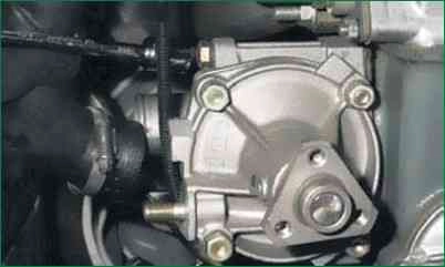 How to replace a Chevrolet Niva engine coolant pump