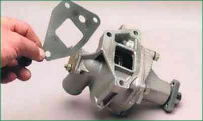 How to replace a Chevrolet Niva engine coolant pump