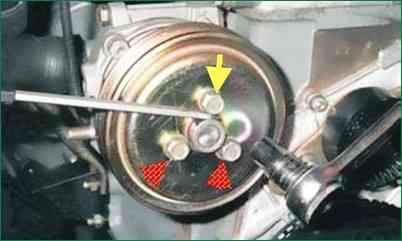 How to replace a Chevrolet Niva engine coolant pump