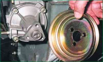 How to replace a Chevrolet Niva engine coolant pump