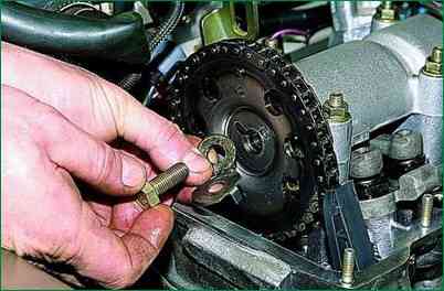 How to replace the VAZ-2123 chain guide