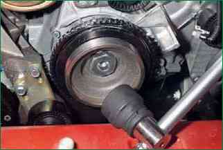 How to replace the front crankshaft seal VAZ-2123