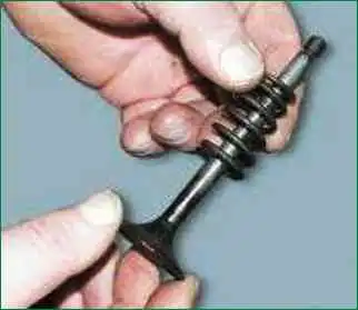 Niva Chevrolet Zylinderkopfventile schleifen