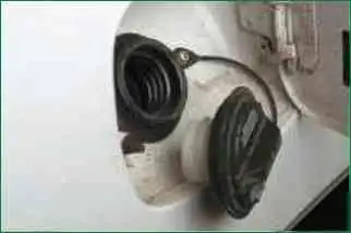 Cómo reemplazar una bomba de combustible Niva Chevrolet