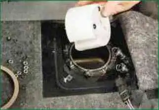 Cómo reemplazar una bomba de combustible Niva Chevrolet