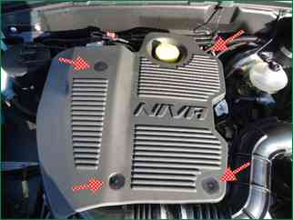 Removing and installing decorative engine cover Niva Chevrolet
