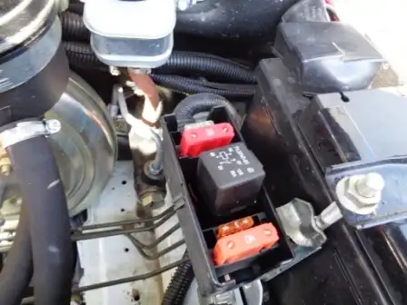 Fusibles y relés VAZ-2123